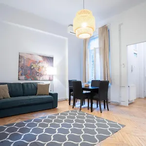  Appartamento Super Comfort With 3 Next To Opera Ungheria